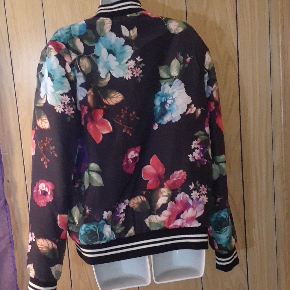 SOLD Forever 21 Quilted Flower Jacket - Picture 7 of 8